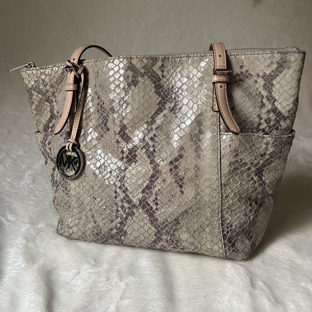 🐍 Michael Kohrs snake skin tote!🐍